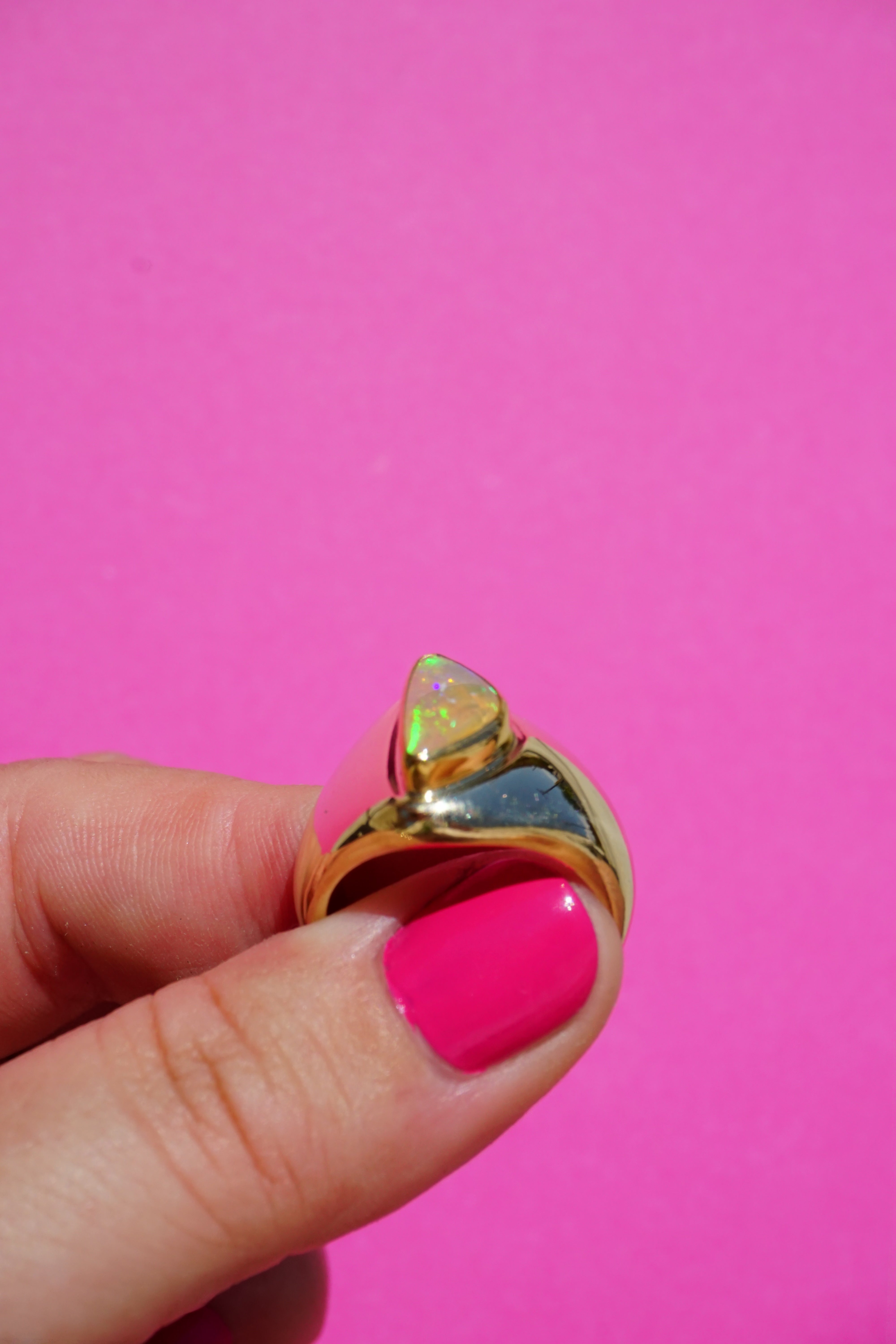 chunky solid 14k gold and australian pipe opal signet. size: 8