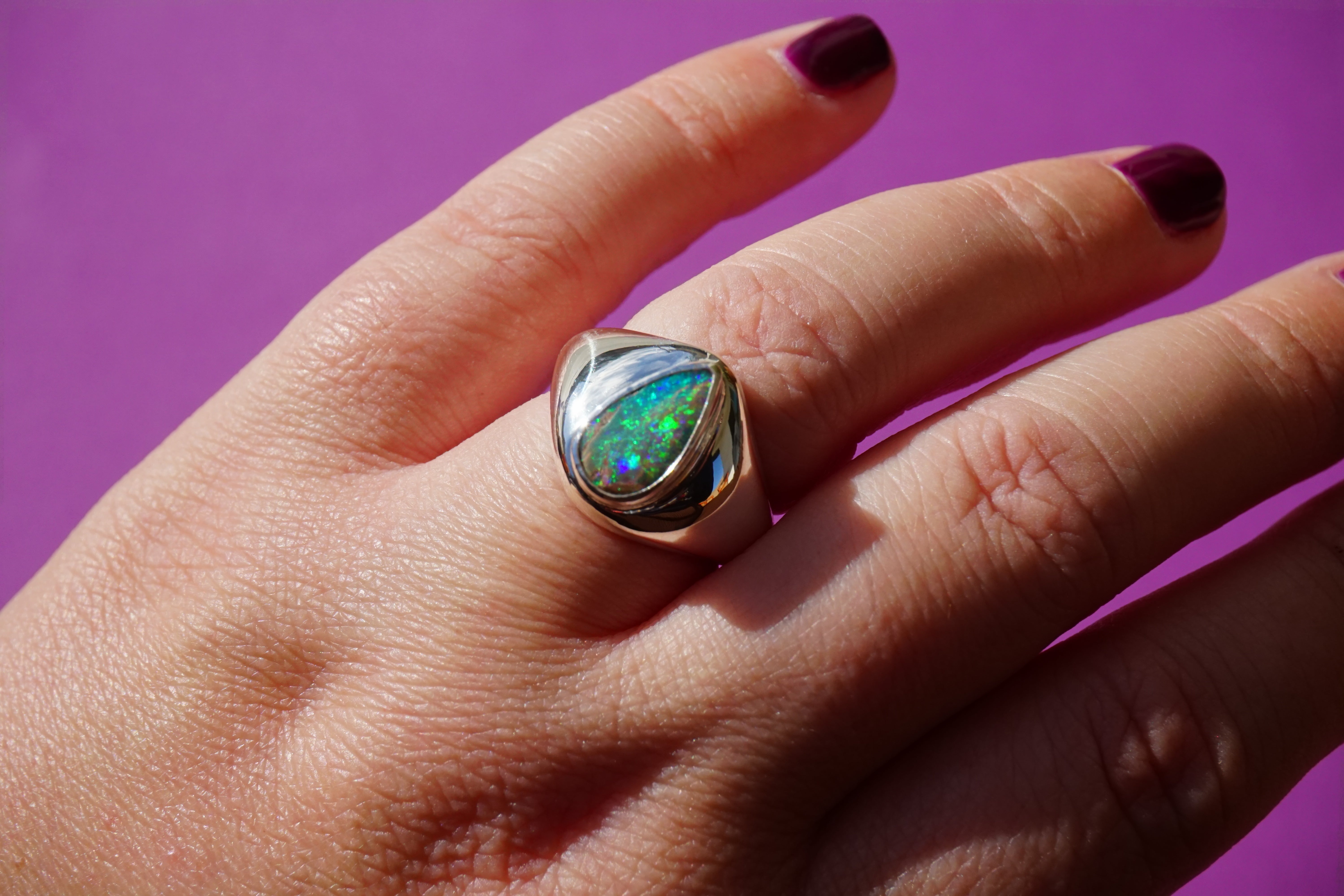 sparkly lavender and green pipe opal signet. size: 6.75